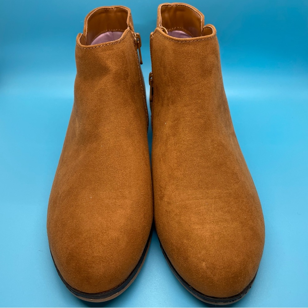 Cat& Jack bootie sz 5Y gently used